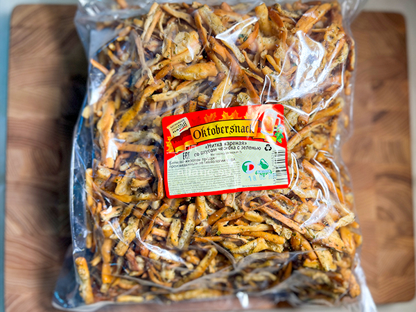 Нитка ЖАРЕНАЯ "Чеснок с зеленью" Oktobersnack 1 кг (сырный продукт) в Рузе