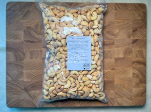 Гренки черные со вкусом аджики: Кешью жарено-соленый